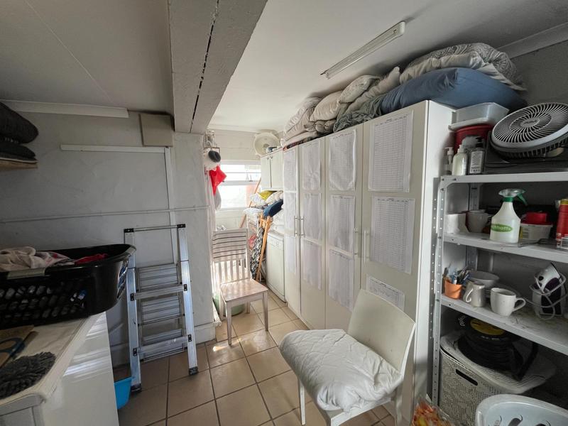 8 Bedroom Property for Sale in Jacobsbaai Western Cape